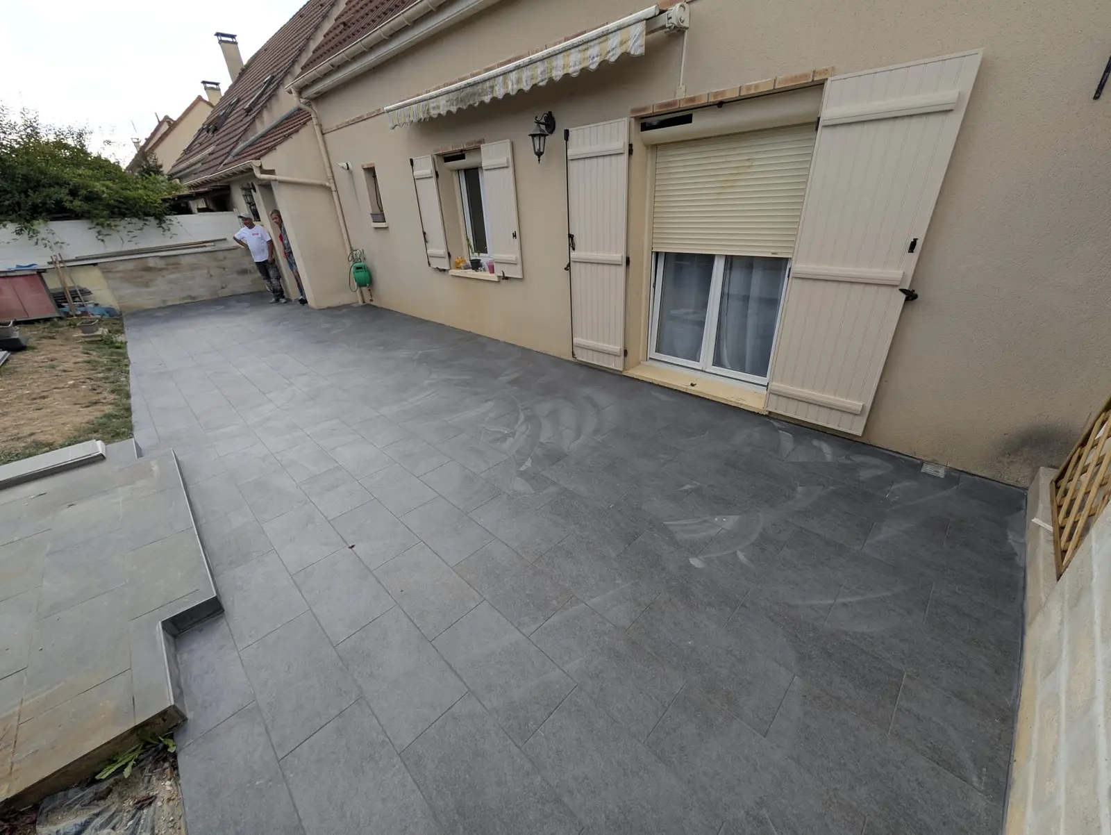 Terrasse noire effet pierre réalisée à Savigny-le-Temple — Car Sol à Melun