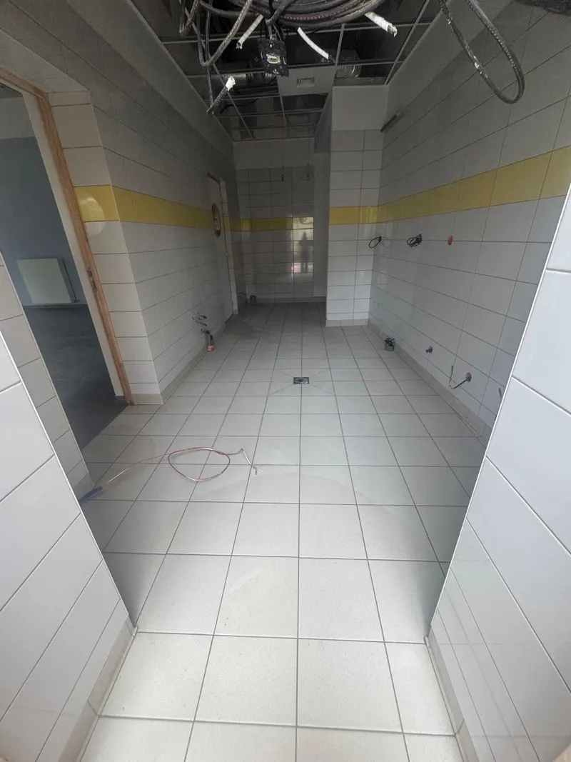 Carrelage de local commercial réalisé par Car Sol en Seine-et-Marne (77)